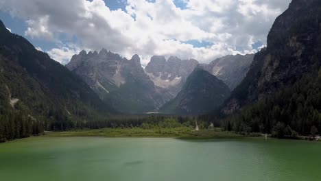Green-Durrensee-lake-in-the-middle-of-the-Dolomites-in-Italy,-Europe