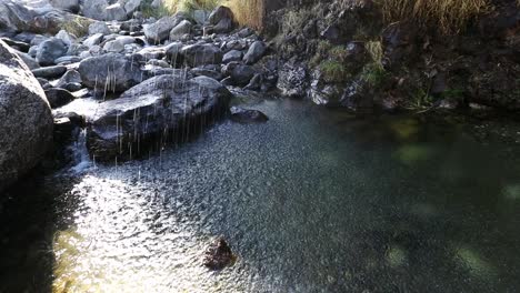 Blick-Auf-Einen-Wunderschönen-Gebirgsfluss-In-Merlo,-San-Luis,-Argentinien
