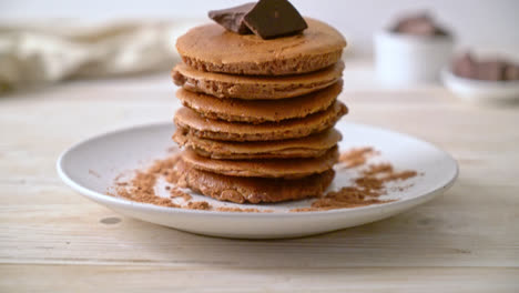 chocolate-pancake-stack-with-chocolate-powder