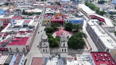 Campeche-Mexico-Downtwn-Muralla-Plaza-De-La-Independencia-Drone-Dolly