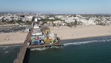 Santa-Monica-Pier-Los-Angeles-Szenische-Errichtung-Luftaufnahme