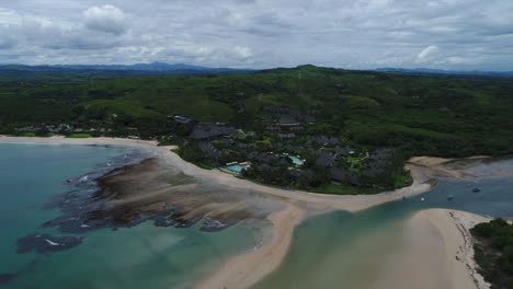 Hermosa-Vista-Panorámica-Del-Resort-Junto-A-La-Playa-En-Las-Islas-Fiji