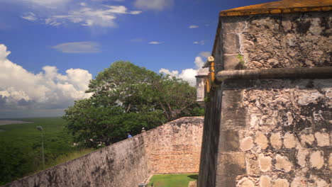 San-Jose-El-Alto-Campeche-Mexiko-Fort-Castel-Panning-Enthüllen-Erschossene-Seitenwinkelansicht