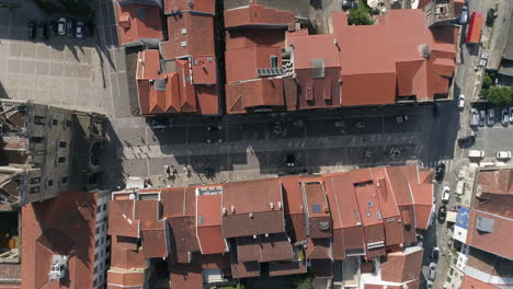 Top-Down-View-Of-The-Braga-Cathedral-With-Red-Roof-Buildings-Around-The-Rua-Dom-Paio-Mendes-Street-In-Braga,-Portugal