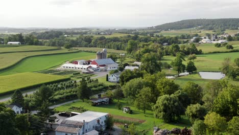 Aerial-reveal-shot-of-American-farm-in-rural-Lancaster-County-Pennsylvania,-USA,-summer-shot