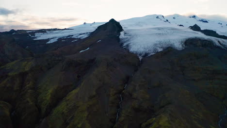 Hermosa-Capa-Glaciar-De-Öræfajökull-En-El-Sur-De-Islandia--reversa-Aérea