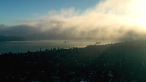 Schöner-Sonnenaufgang-über-Der-Friedlichen-Stadt-Tacoma---Zeitraffer