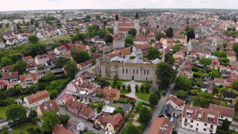Aerial-view-of-town-of-Visby-with-red-roof-houses-and-small-streets