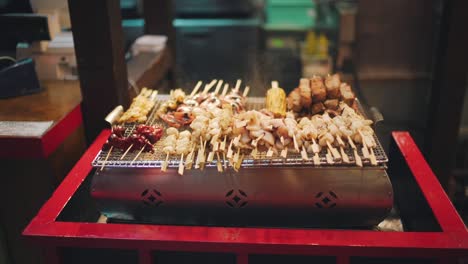 Kushiyaki-Skewers-Being-Grilled-At-The-Kuroshio-Ichiba-Fish-Market-In-Wakayama,-Japan