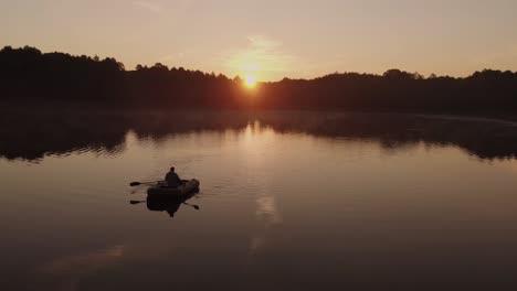 Genießen-Sie-Ein-Rafting-Abenteuer-Während-Des-Sonnenuntergangs---Dorf-Rogowko-In-Polen