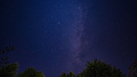 Zeitraffer-Der-Milchstraße-Bei-Nacht,-Sterne-Bewegen-Sich-Am-Dunklen-Himmel,-Teil-Des-Universums