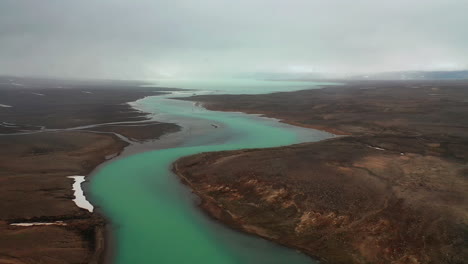 Hvita-Gletscherfluss-Im-Isländischen-Hochland---Antenne
