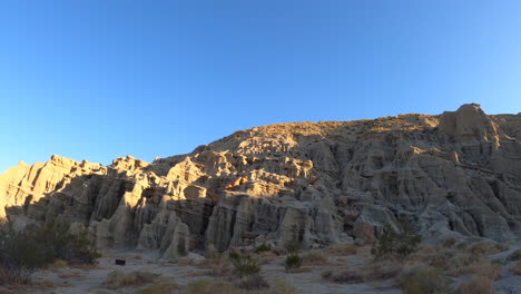 Redrock-Canyon-California-Sate-Park-Cobra-Vida-Con-Todas-Sus-Complejas-Formaciones-Geológicas-De-Arenisca---Vista-Panorámica-De-Paralaje