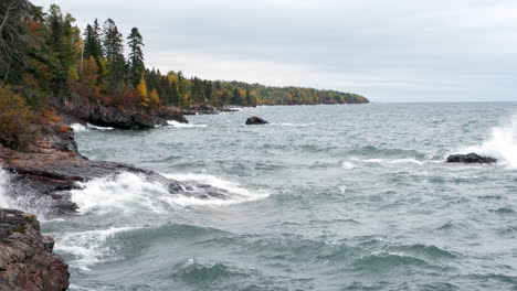 Waves-Crashing-On-The-North-Shore-Of-Lake-Superior