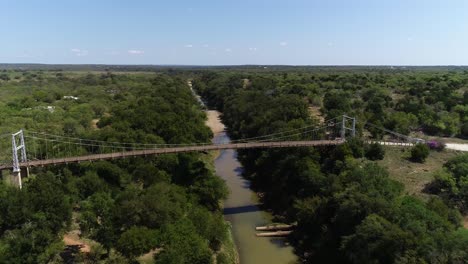 Flug-über-Die-Regency-Bridge-Auf-Dem-Colorado-River-In-Texas