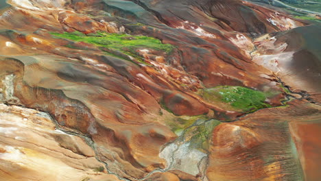 Schöne-Farben-Des-Geothermischen-Gebiets-In-Krafla-Vulkan-Nordisland---Luftbild