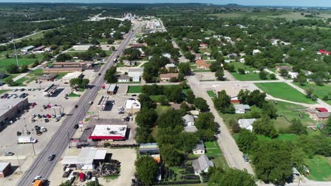 Aerial-video-of-the-town-of-Goldthwaite-in-Texas
