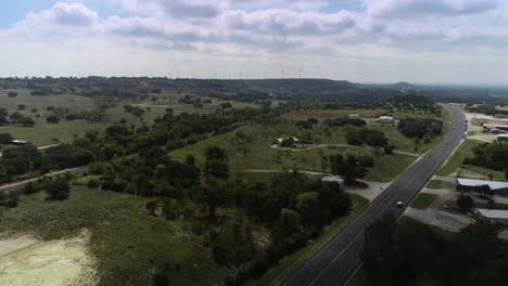 Luftaufnahme-Von-Windkraftanlagen-Auf-Einem-Hügel-Südlich-Von-Goldthwaite,-Texas
