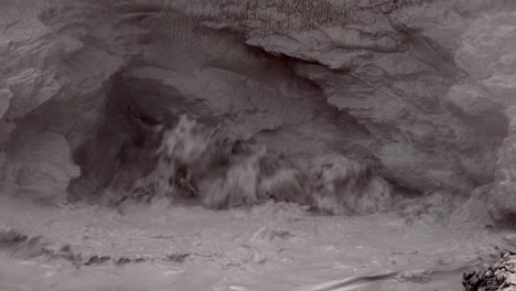 Close-up-of-geothermal-mud-pot-water-boiling-and-splashing