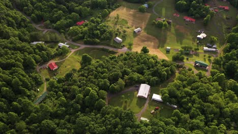 Birdseye-Aerial-View-of-Countryside-Houses-in-Green-Landscape-of-Virginia,-USA