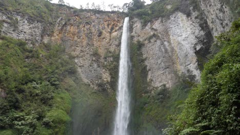 Slow-motion-shot-of-Sipiso-Piso-Waterfall-in-North-Sumatra,-Indonesia---camera-tilting-down