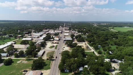 Aerial-video-of-the-city-of-San-Saba-in-Texas