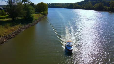 Front-aerial-view-of-speedboat-on-the-Cumberland-River