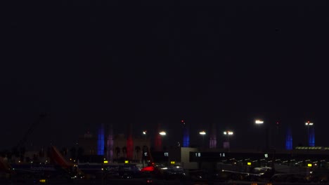 Aeropuerto-Relajado-En-La-Noche-2