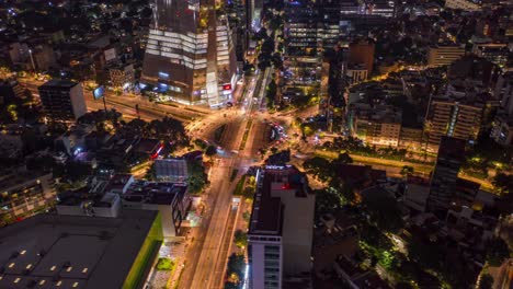 Aerial-Orbit-of-Manacar-Tower-Roundabout-Night-Traffic-in-Mexico-City,-Timelapse