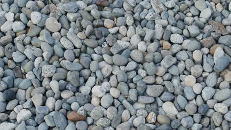 Hundreds-of-pebbles,-rounded-rocks