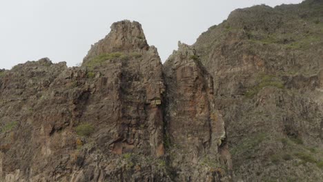 Stunning-volcanic-rock-face,-in-a-national-park-on-Tenerife-Island