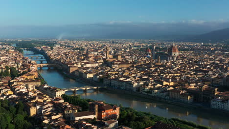 Florence-Aerial-Establishing-Shot,-Flying-Over-River