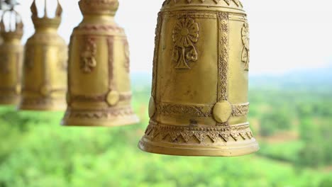 Buddhistische-Tempelglocken-Oder-Thailändische-Glocken