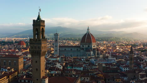 Architecture-of-Florence,-Aerial-push-towards-Cathedral