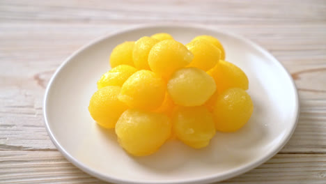 Sweet-gold-egg-yolk-drop---a-kind-of-Thai-sweetmeat