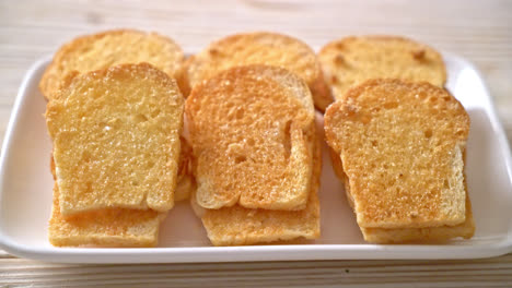 Knuspriges-Brot-Mit-Butter-Und-Zucker-Gebacken