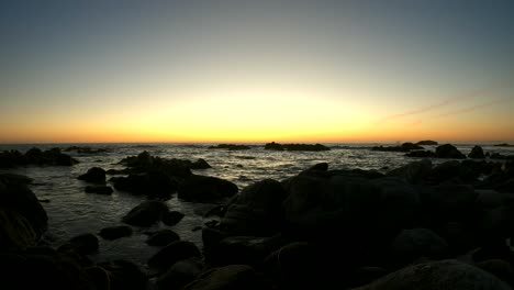 Crepúsculo-En-La-Playa-Estatal-De-Asilomar-En-Monterey,-California