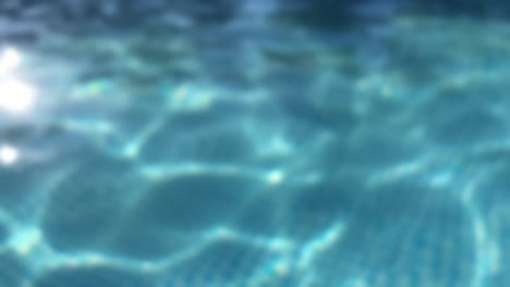 Wellen-Auf-Der-Oberfläche-Des-Transparenten-Blauen-Wassers-In-Einem-Pool