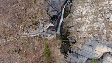 Drone-shot-of-Alpine-waterfall-Savica-in-the-national-park-Triglav,-Slovenia