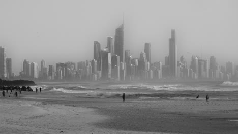 Surfers-Paradise-In-Queensland,-Australia---Gold-Coast-Skyline-In-The-Misty-Background---wide-shot