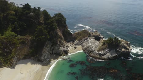 Flying-over-Famous-Road-Trip-Destination-on-Pacific-Highway-1-California,-USA,-4K-Aerial
