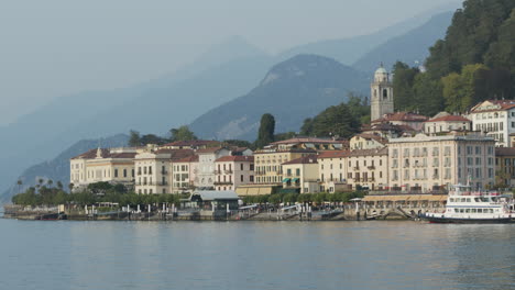 Static-view-over-Bellagio-in-Italy-with-a-ferry-awaiting-its-passengers