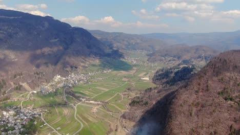 Luftaufnahme-Des-Talbodens-In-Der-Nähe-Des-Sees-Bohinj-In-Slowenien