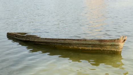 Old-broken-boat-sunked-in-the-lake