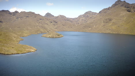 Mountain-lake-called-Luspa-in-Ecuador-National-Park-El-Cajas