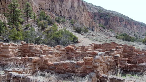 Angestammte-Pueblo-Behausungen-Im-Bandelier-Nationalpark