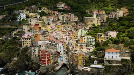 Pullback-shot-revealing-village-of-Riomaggiore-in-Italy