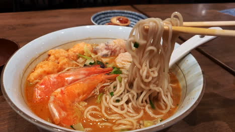 Shrimp-Ramen-noodle-soup-with-Chinese-Wonton-dumplings-in-a-restaurant-in-Singapore