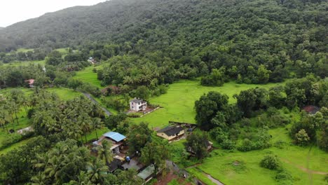 Drohnenaufnahme-Des-Indischen-Dorfes-Maharashtra