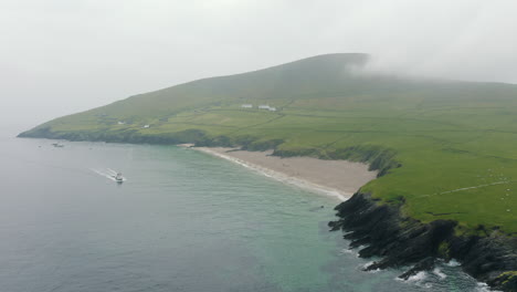 Aerial-view-of-a-tourist-boast-passing-the-beach-located-on-the-Great-Blasket-Island